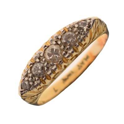 Lot 12 - Graduated five-stone diamond ring