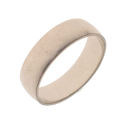Lot 34 - Palladium wedding ring