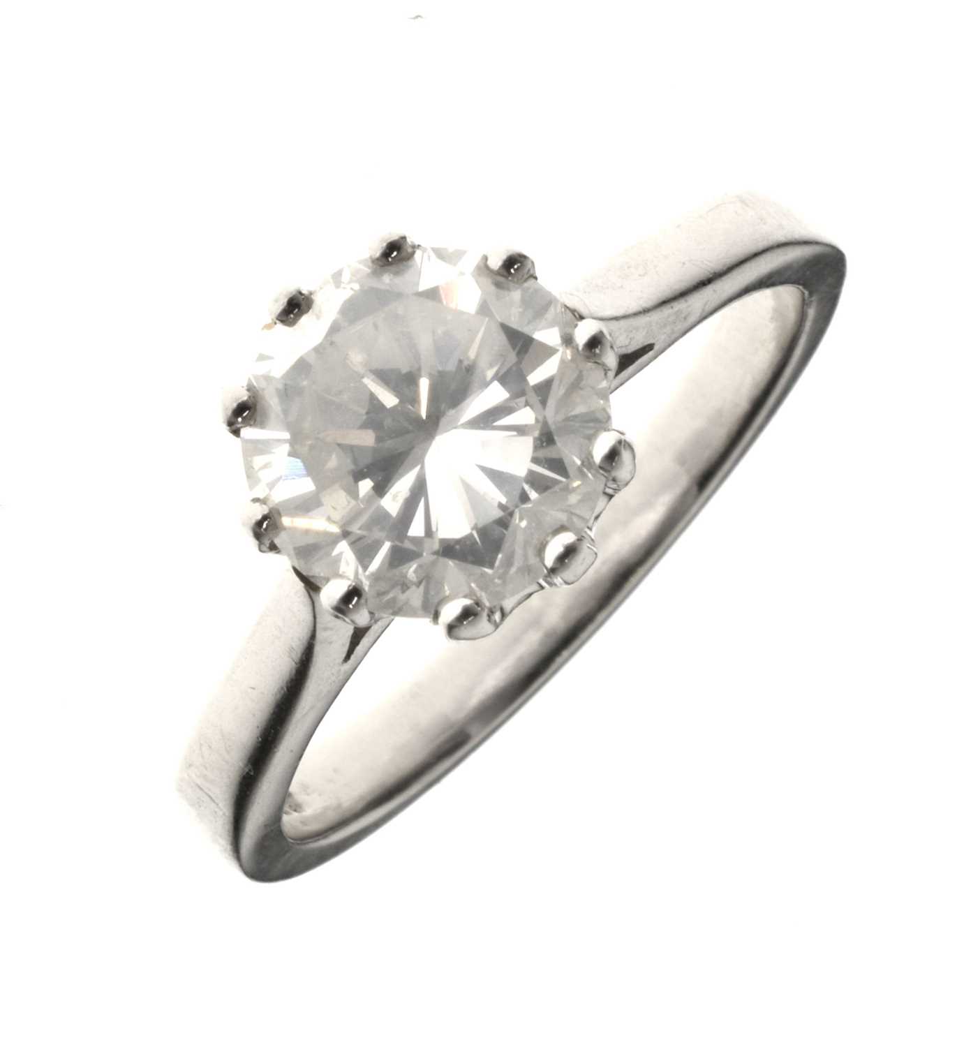 Lot 5 - Diamond solitaire platinum ring