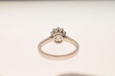 Lot 5 - Diamond solitaire platinum ring