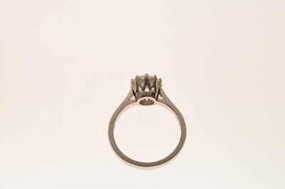 Lot 5 - Diamond solitaire platinum ring