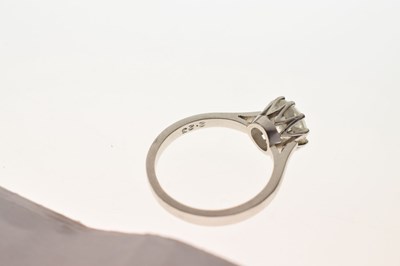 Lot 5 - Diamond solitaire platinum ring