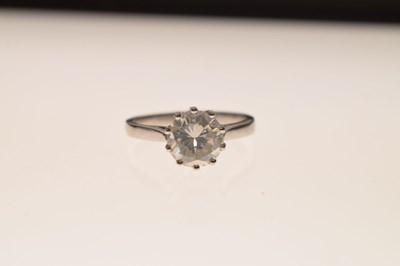 Lot 5 - Diamond solitaire platinum ring