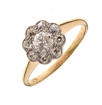 Lot 8 - Diamond daisy cluster ring