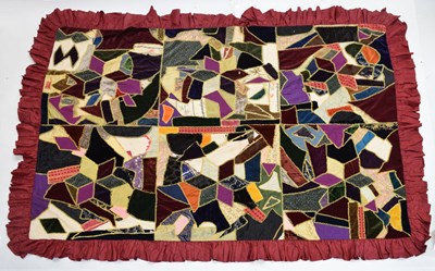 Lot 668 - Late 19th/early 20th century patchwork quilt