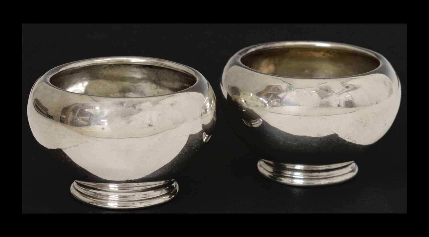 Lot 91 - Pair of Victorian silver cauldron salts