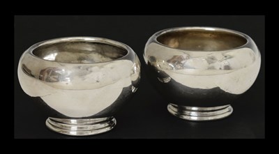 Lot 91 - Pair of Victorian silver cauldron salts