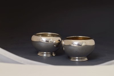 Lot 91 - Pair of Victorian silver cauldron salts