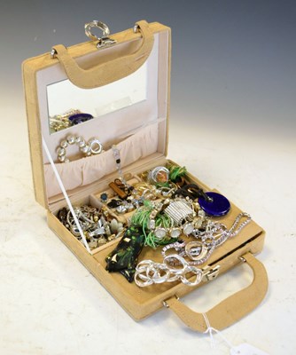 Lot 100 - Mixed lot of costume jewellery