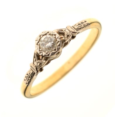 Lot 1 - Diamond solitaire ring