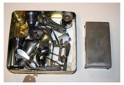 Lot 739 - Plated items