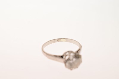 Lot 1 - Diamond solitaire platinum ring