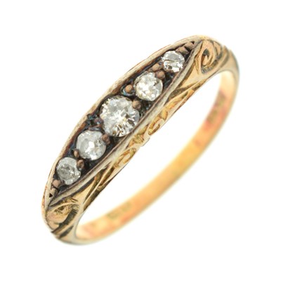 Lot 12 - Five-stone diamond ring