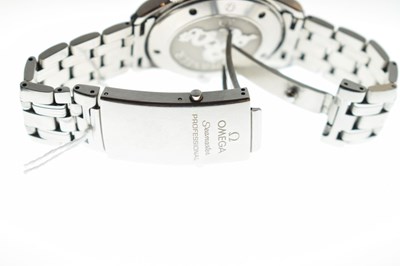 Lot 80 - Omega - Gentleman's Seamaster Professional stainless steel bracelet watch
