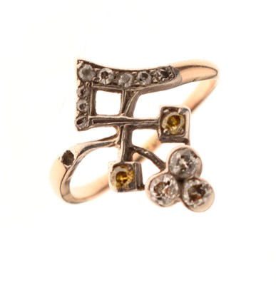 Lot 19 - Diamond and yellow diamond tiara-style ring