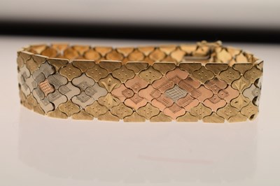 Lot 62 - 14ct three-colour yellow metal bracelet