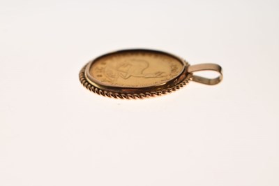 Lot 142 - South African two rand gold coin, 1962, in unmarked yellow metal mount