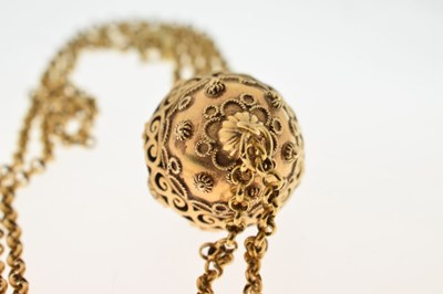 Lot 39 - Garnet 14ct yellow gold pendant necklace, pendant set with large round faceted garnet to the base