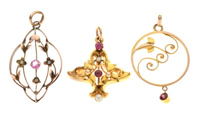 Lot 92 - Three early 20th century stone set pendants