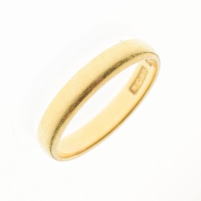 Lot 75 - 22ct gold wedding band