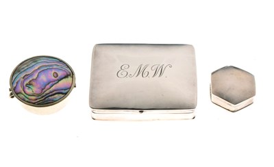 Lot 159 - Modern silver pill box