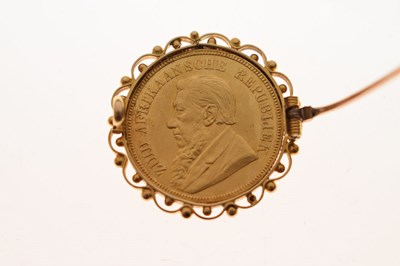 Lot 141 - South African 1 pond gold coin, 1898, in unmarked yellow metal mount