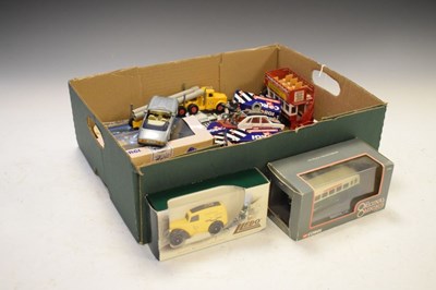 Lot 330 - Quantity of diecast cars