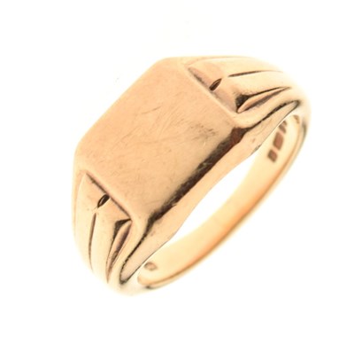 Lot 28 - 9ct gold signet ring, 12.8g