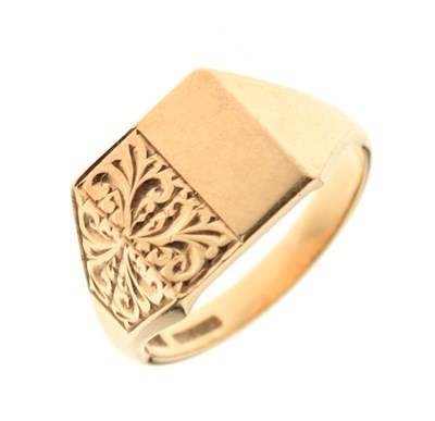 Lot 11 - 9ct gold signet ring, 5.8g