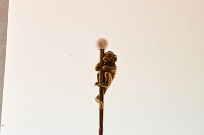 Lot 71 - Late Victorian/ Edwardian yellow metal stick pin modelled as a monkey