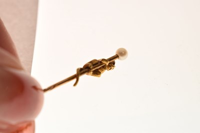 Lot 71 - Late Victorian/ Edwardian yellow metal stick pin modelled as a monkey