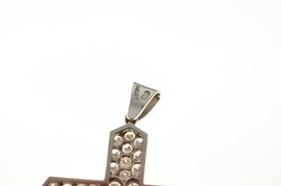 Lot 35 - Diamond platinum cross pendant