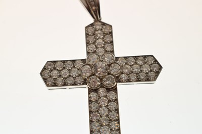 Lot 35 - Diamond platinum cross pendant
