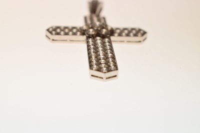 Lot 35 - Diamond platinum cross pendant