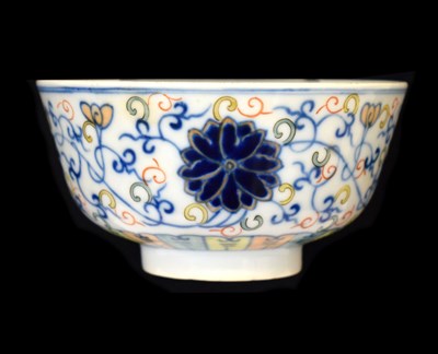 Lot 345 - Chinese porcelain bowl