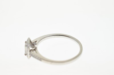 Lot 13 - Platinum diamond ring