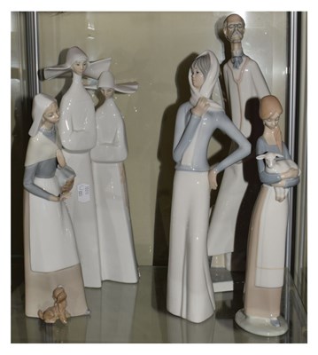 Lot 403 - Group of Lladro - 5 pieces