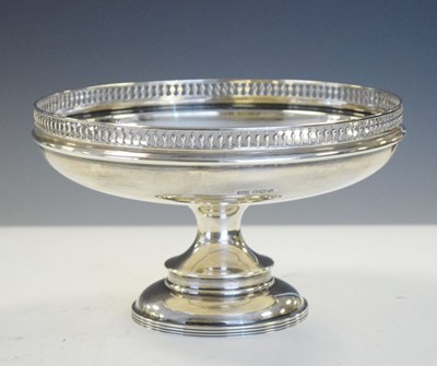 Lot 193 - George V silver pedestal bowl with pierced rim, Sheffield 1919