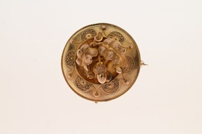 Lot 31 - Victorian brooch with acorn and oak leaf decoration