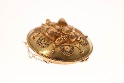 Lot 31 - Victorian brooch with acorn and oak leaf decoration