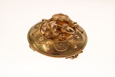 Lot 31 - Victorian brooch with acorn and oak leaf decoration