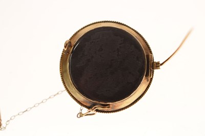 Lot 31 - Victorian brooch with acorn and oak leaf decoration