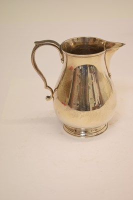 Lot 122 - Elizabeth II silver three-piece tea and coffee set