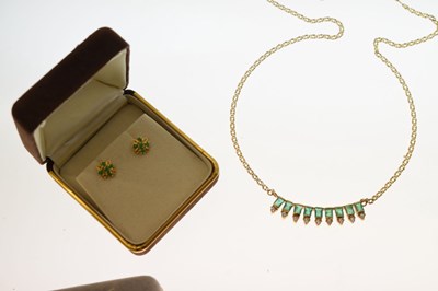 Lot 50 - Emerald and white stone 14ct yellow gold fringe necklace