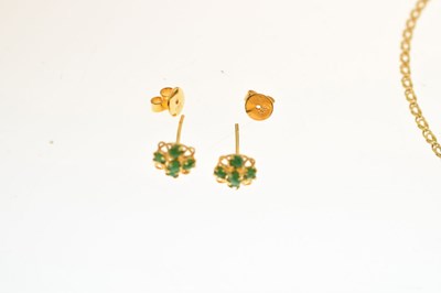 Lot 50 - Emerald and white stone 14ct yellow gold fringe necklace