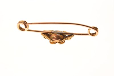 Lot 30 - 19th century pearl and diamond yellow metal bar brooch