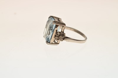 Lot 20 - 18ct white gold, aquamarine, and diamond ring