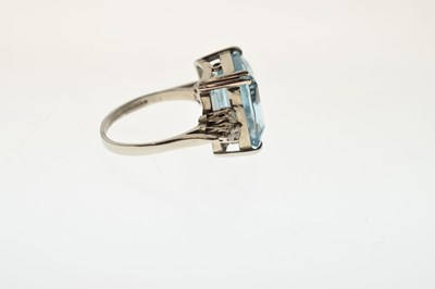 Lot 20 - 18ct white gold, aquamarine, and diamond ring
