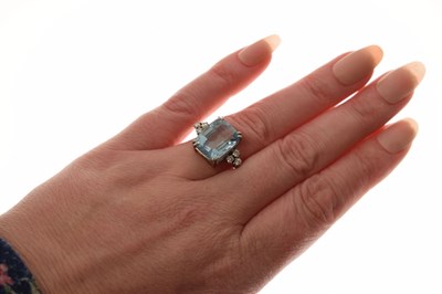 Lot 20 - 18ct white gold, aquamarine, and diamond ring