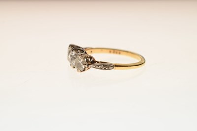 Lot 7 - 18ct yellow gold three-stone diamond ring